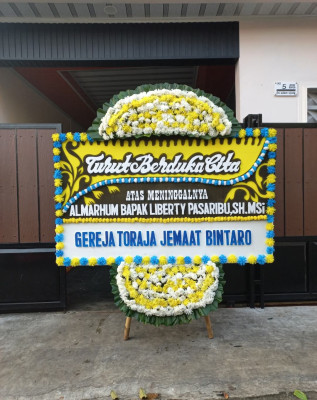 Papan Bunga Duka di Rambung Timur